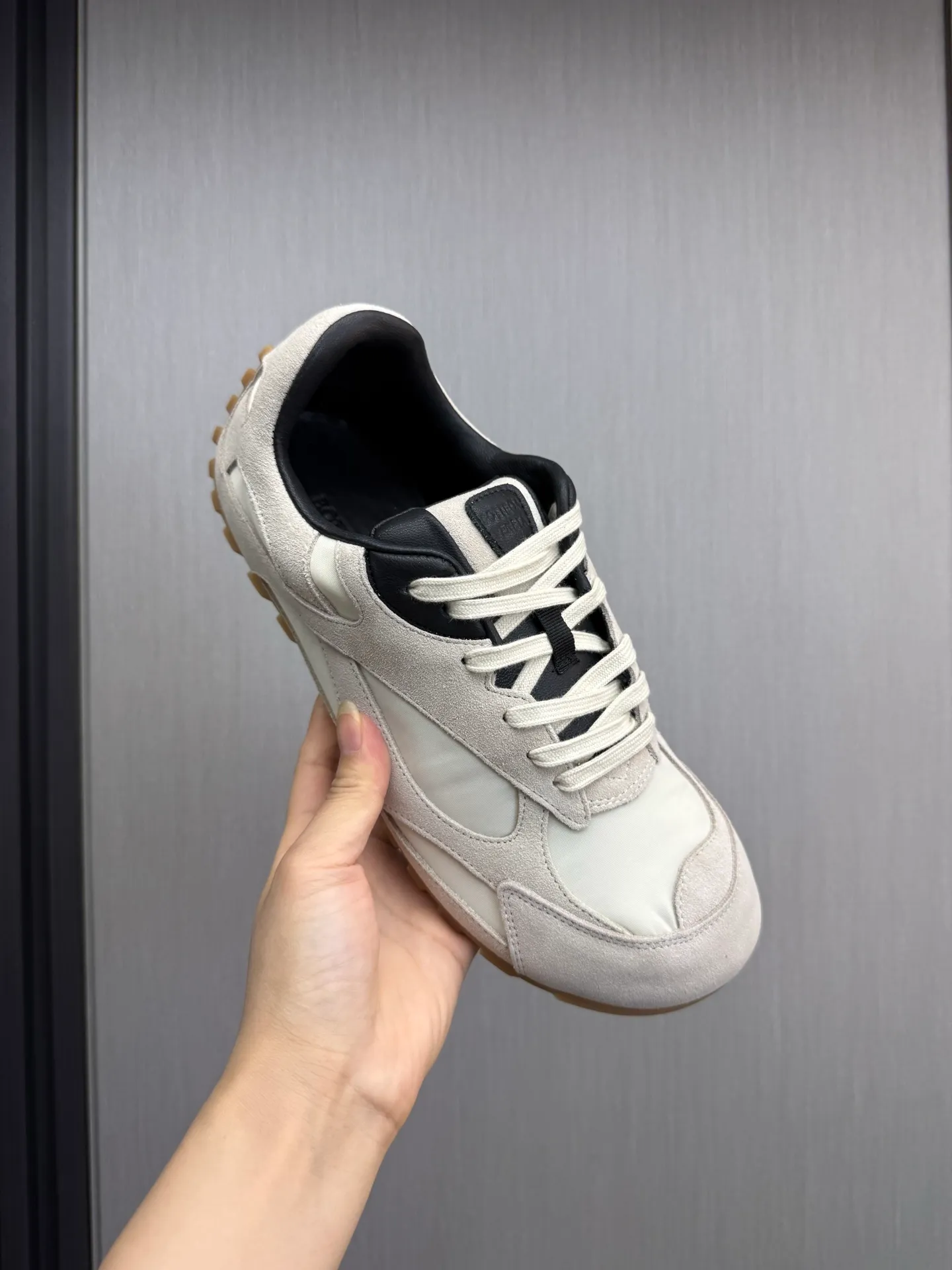 Men's men's shoes💰540💰 Bottega Veneta｜BV's new Forrest Gump shoes. Dexun shoes🩷💚 Sneaker technology nylon and suede, inspired by retro sneakers, light, comfortable, breathable and essential item. Original wear-resistant and non-slip rubber outsole❕❗️ Size: Female 35-40 (40 is custom-made and cannot be returned) Male 39-45 (45 is custom-made and cannot be returned or exchanged)